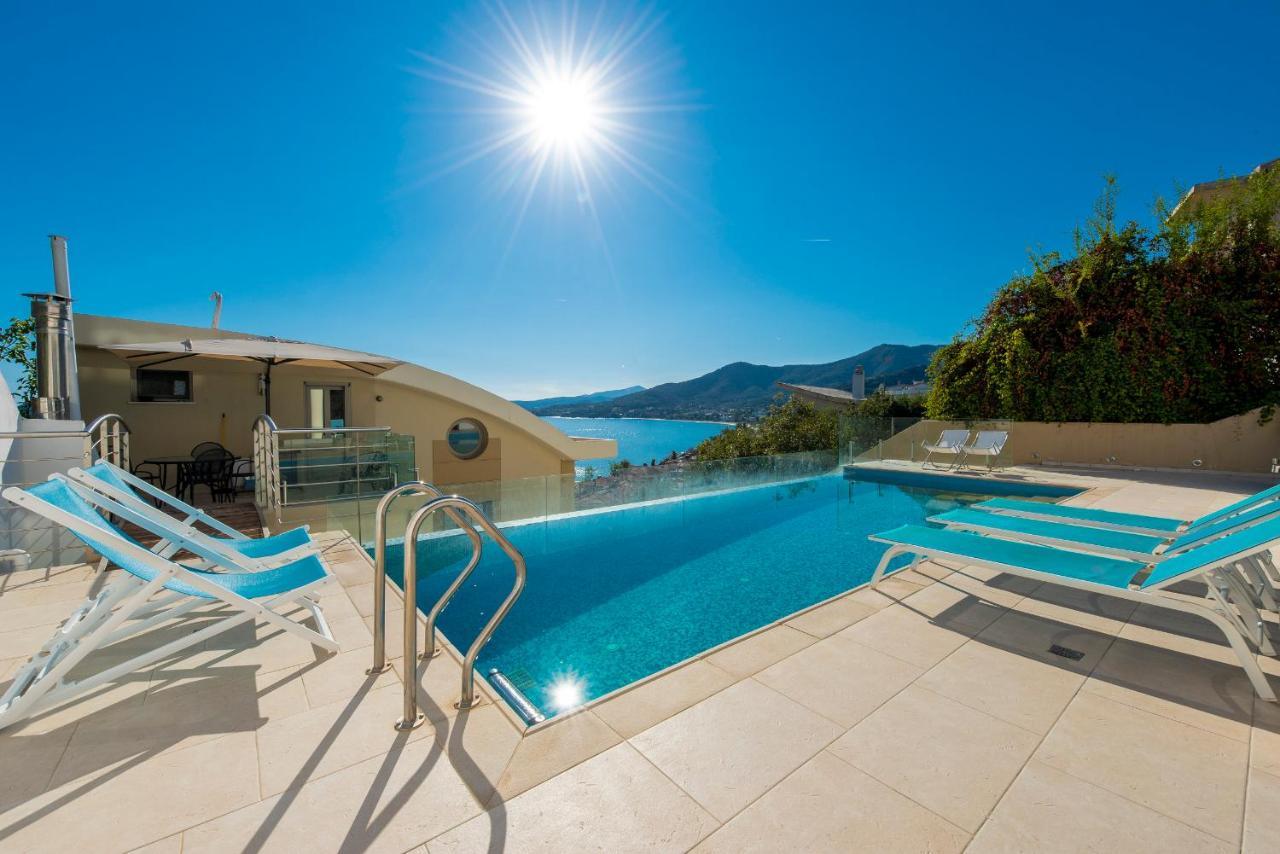 Villa Evian ปาเลออน ซิฟลิคิออน ภายนอก รูปภาพ